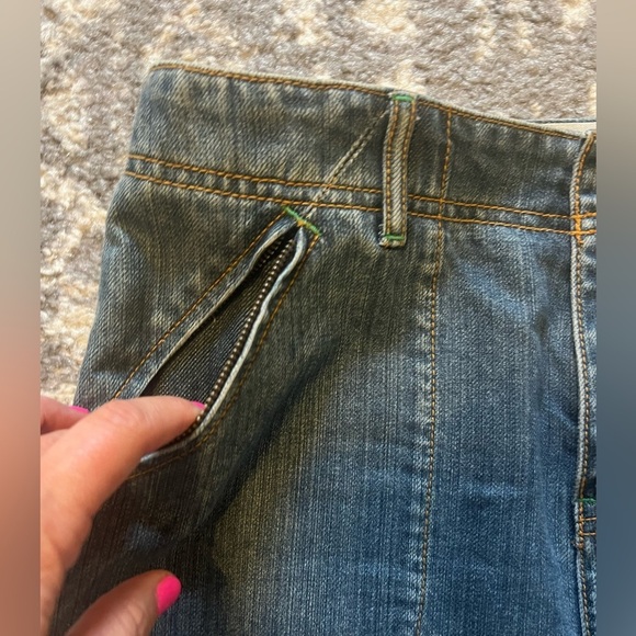 Eddie Bauer Denim Skirt with Pocket Details size 4 100% cotton (E128) - Picture 2 of 5